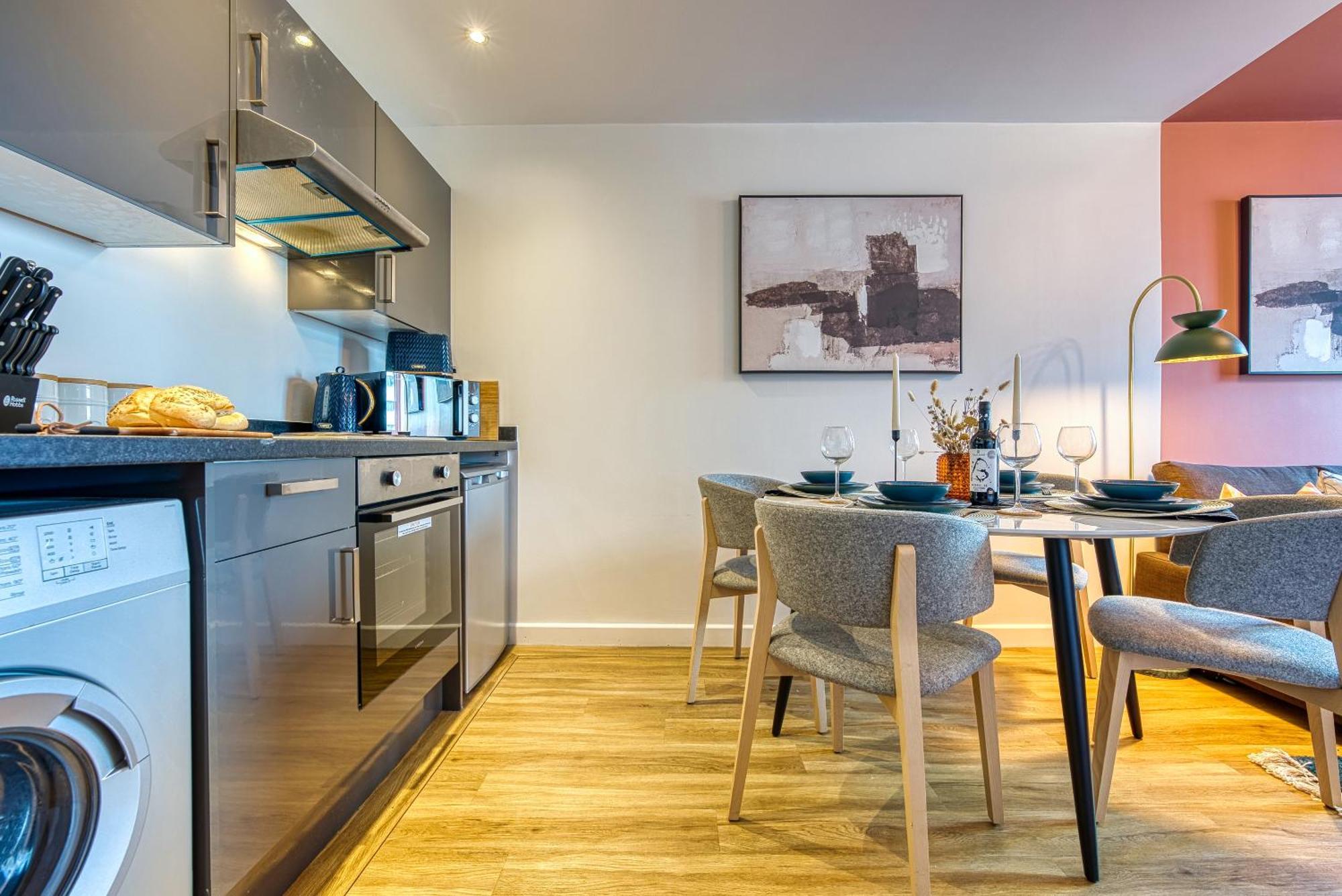 Easter Special Offer!! Cosy 2-Br Stunning City Apartment, Spacious, Sleeps 6, With Onsite Parking - Near Gunwharf Quays & Beach - By Blue Puffin Stays 포츠머스 외부 사진