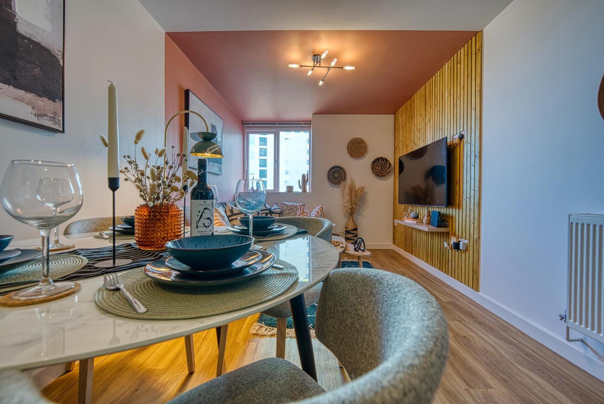Easter Special Offer!! Cosy 2-Br Stunning City Apartment, Spacious, Sleeps 6, With Onsite Parking - Near Gunwharf Quays & Beach - By Blue Puffin Stays 포츠머스 외부 사진