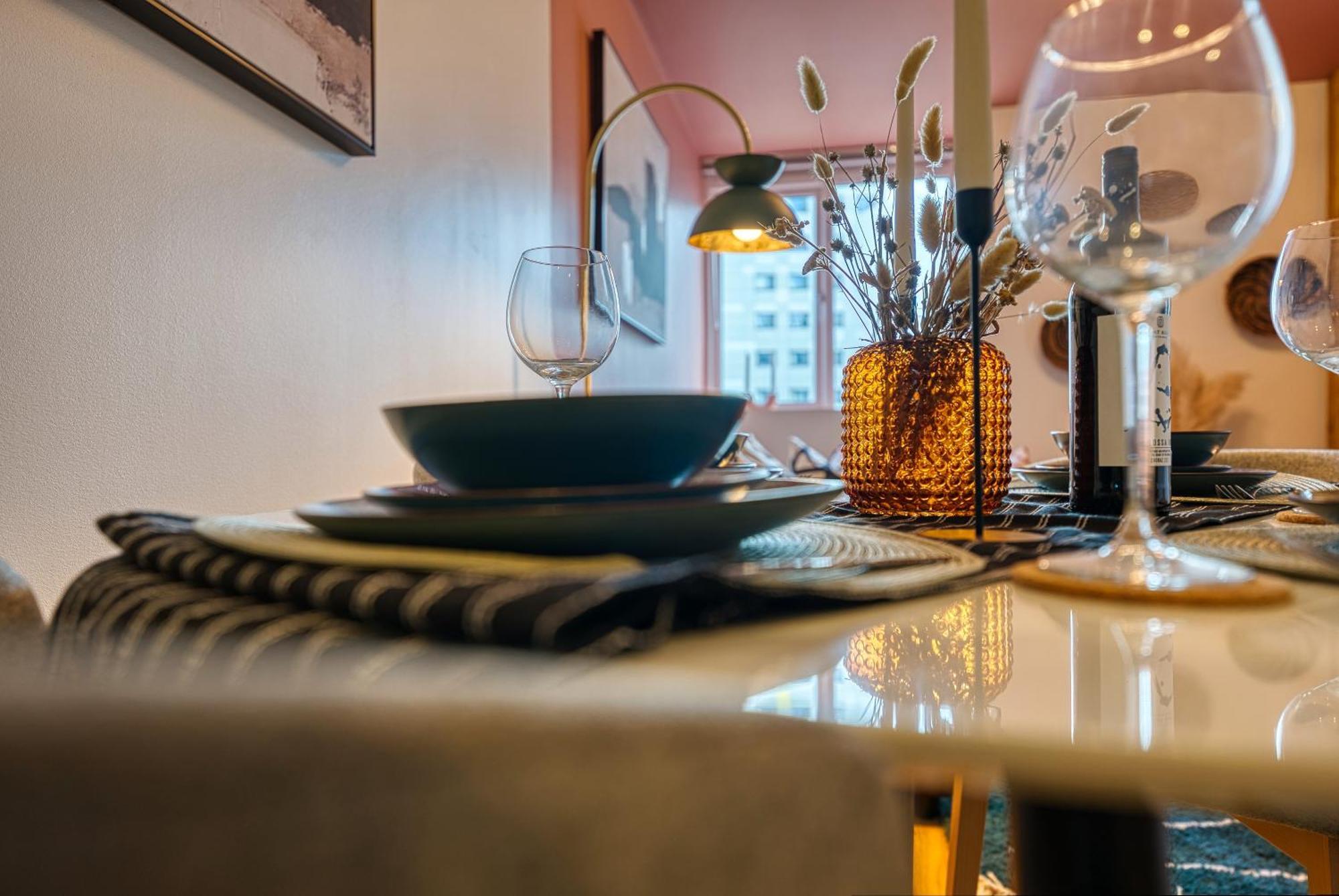 Easter Special Offer!! Cosy 2-Br Stunning City Apartment, Spacious, Sleeps 6, With Onsite Parking - Near Gunwharf Quays & Beach - By Blue Puffin Stays 포츠머스 외부 사진