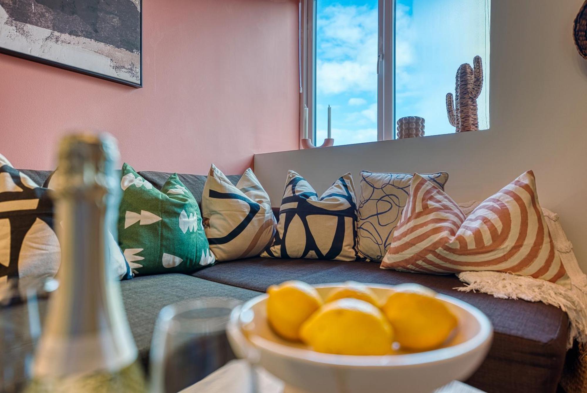 Easter Special Offer!! Cosy 2-Br Stunning City Apartment, Spacious, Sleeps 6, With Onsite Parking - Near Gunwharf Quays & Beach - By Blue Puffin Stays 포츠머스 외부 사진