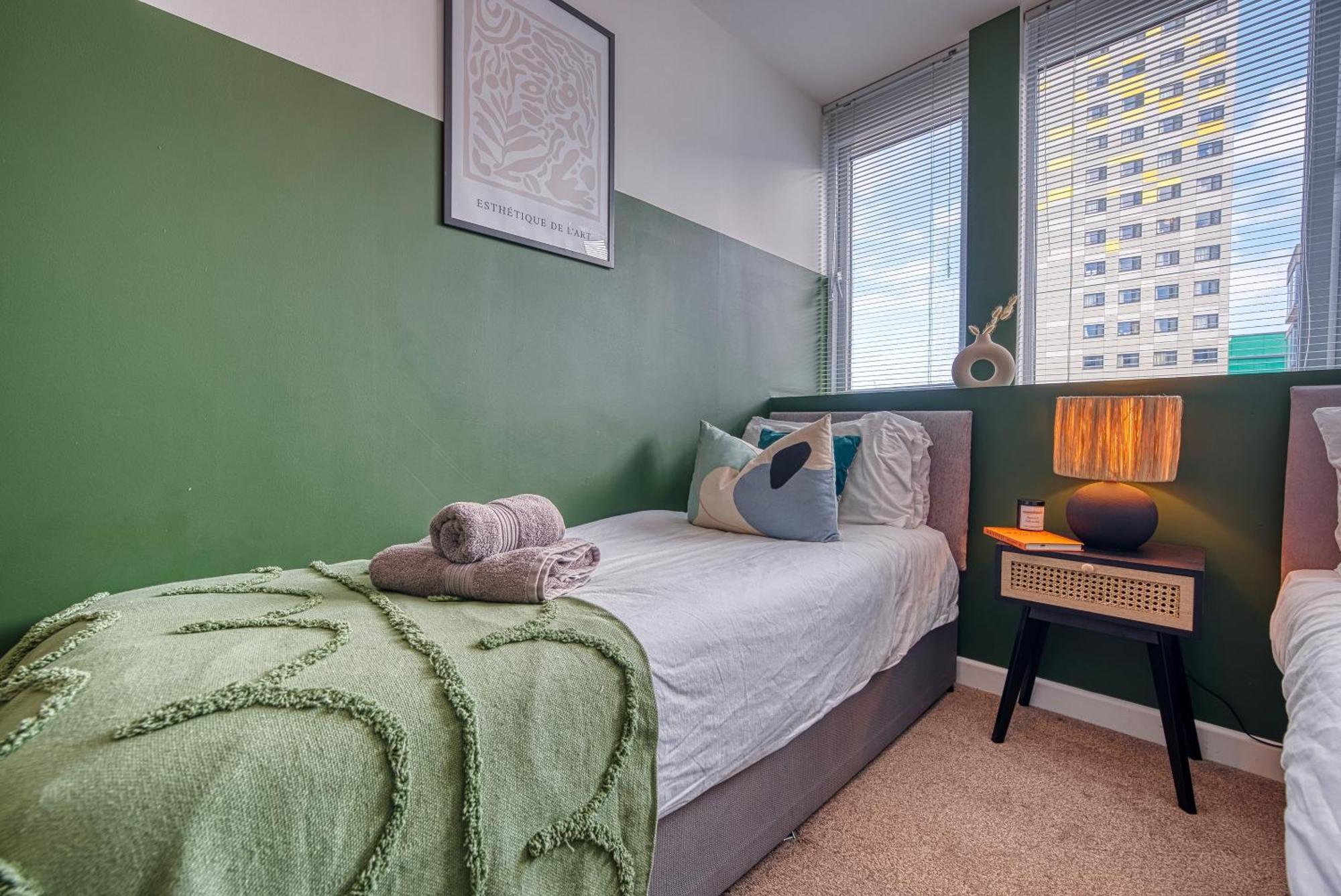 Easter Special Offer!! Cosy 2-Br Stunning City Apartment, Spacious, Sleeps 6, With Onsite Parking - Near Gunwharf Quays & Beach - By Blue Puffin Stays 포츠머스 외부 사진