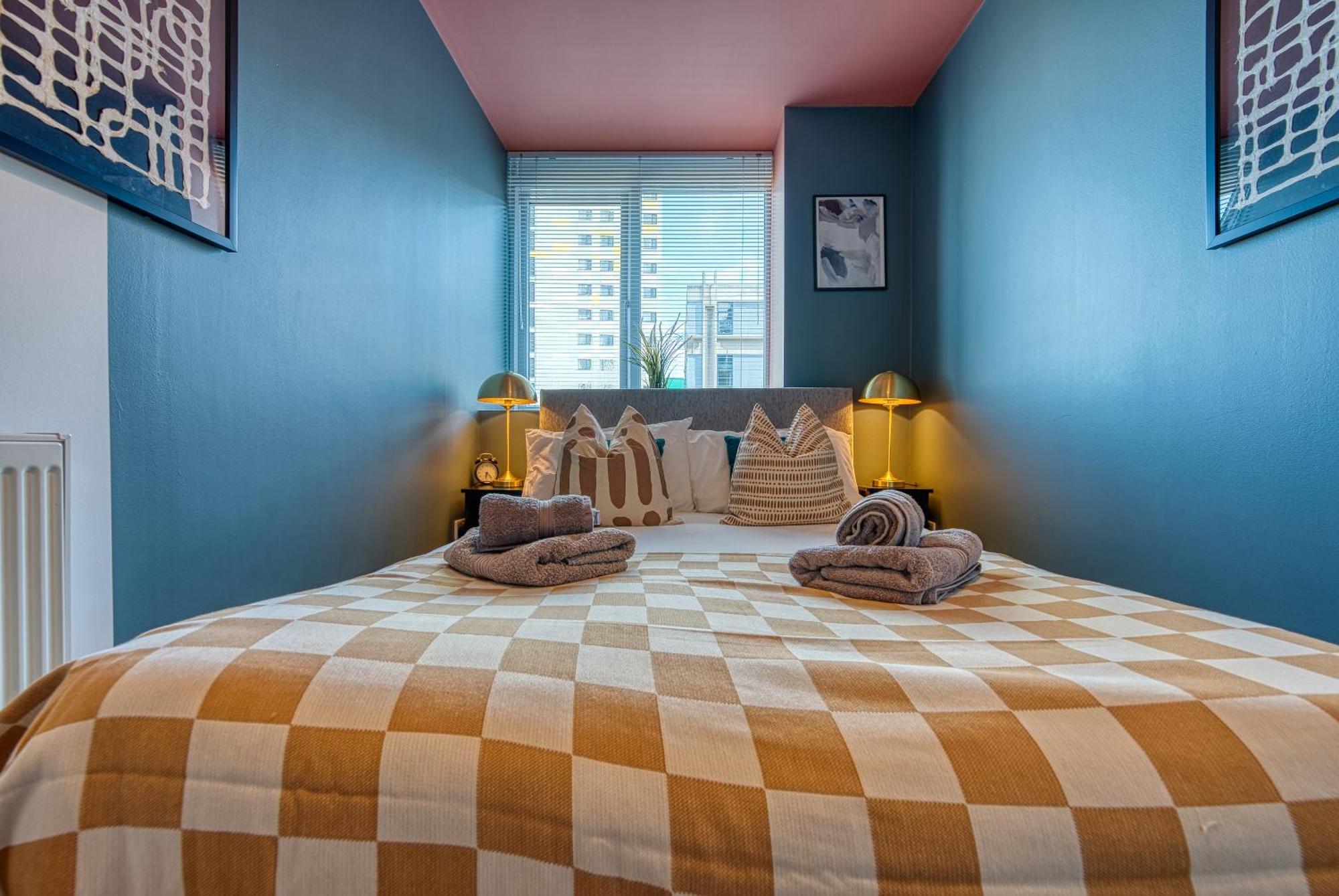 Easter Special Offer!! Cosy 2-Br Stunning City Apartment, Spacious, Sleeps 6, With Onsite Parking - Near Gunwharf Quays & Beach - By Blue Puffin Stays 포츠머스 외부 사진