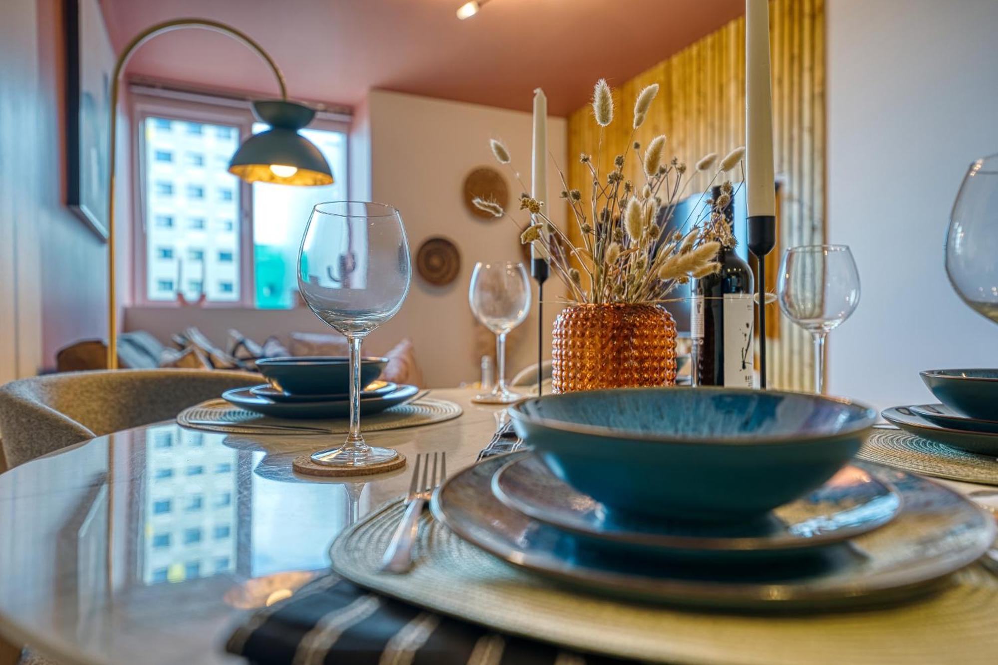 Easter Special Offer!! Cosy 2-Br Stunning City Apartment, Spacious, Sleeps 6, With Onsite Parking - Near Gunwharf Quays & Beach - By Blue Puffin Stays 포츠머스 외부 사진