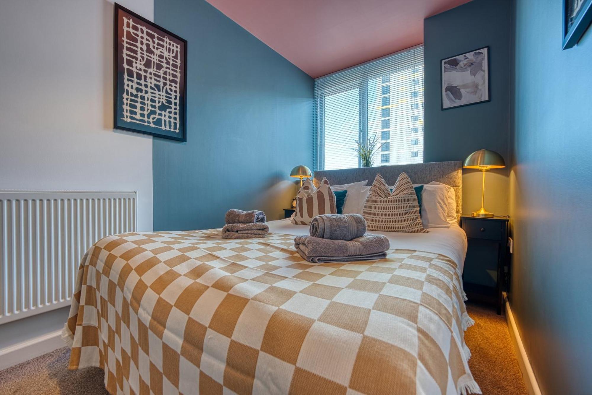 Easter Special Offer!! Cosy 2-Br Stunning City Apartment, Spacious, Sleeps 6, With Onsite Parking - Near Gunwharf Quays & Beach - By Blue Puffin Stays 포츠머스 외부 사진