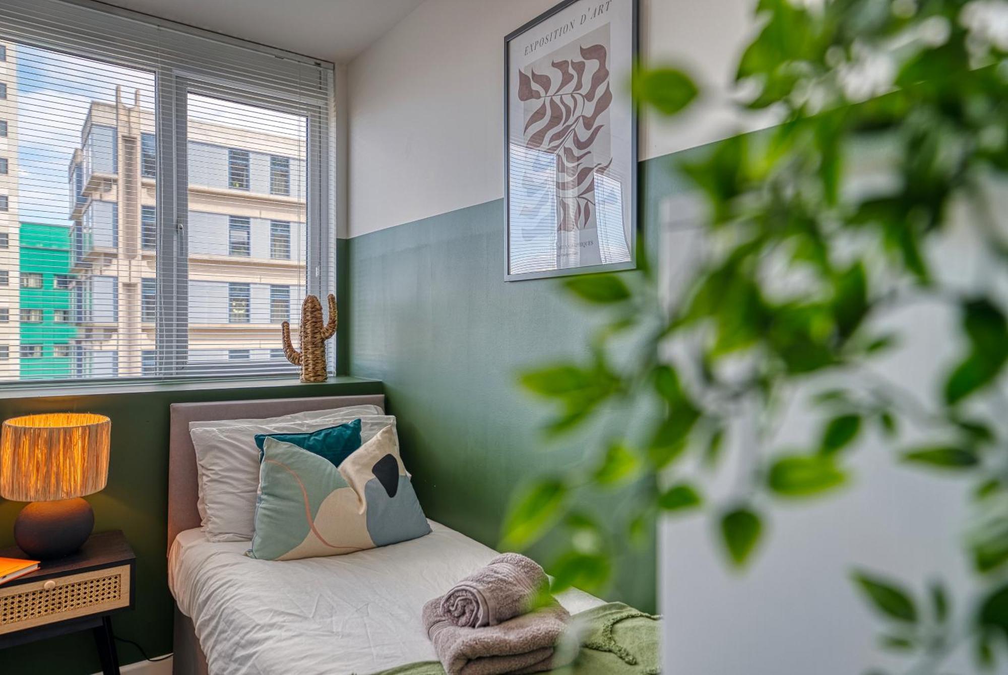 Easter Special Offer!! Cosy 2-Br Stunning City Apartment, Spacious, Sleeps 6, With Onsite Parking - Near Gunwharf Quays & Beach - By Blue Puffin Stays 포츠머스 외부 사진
