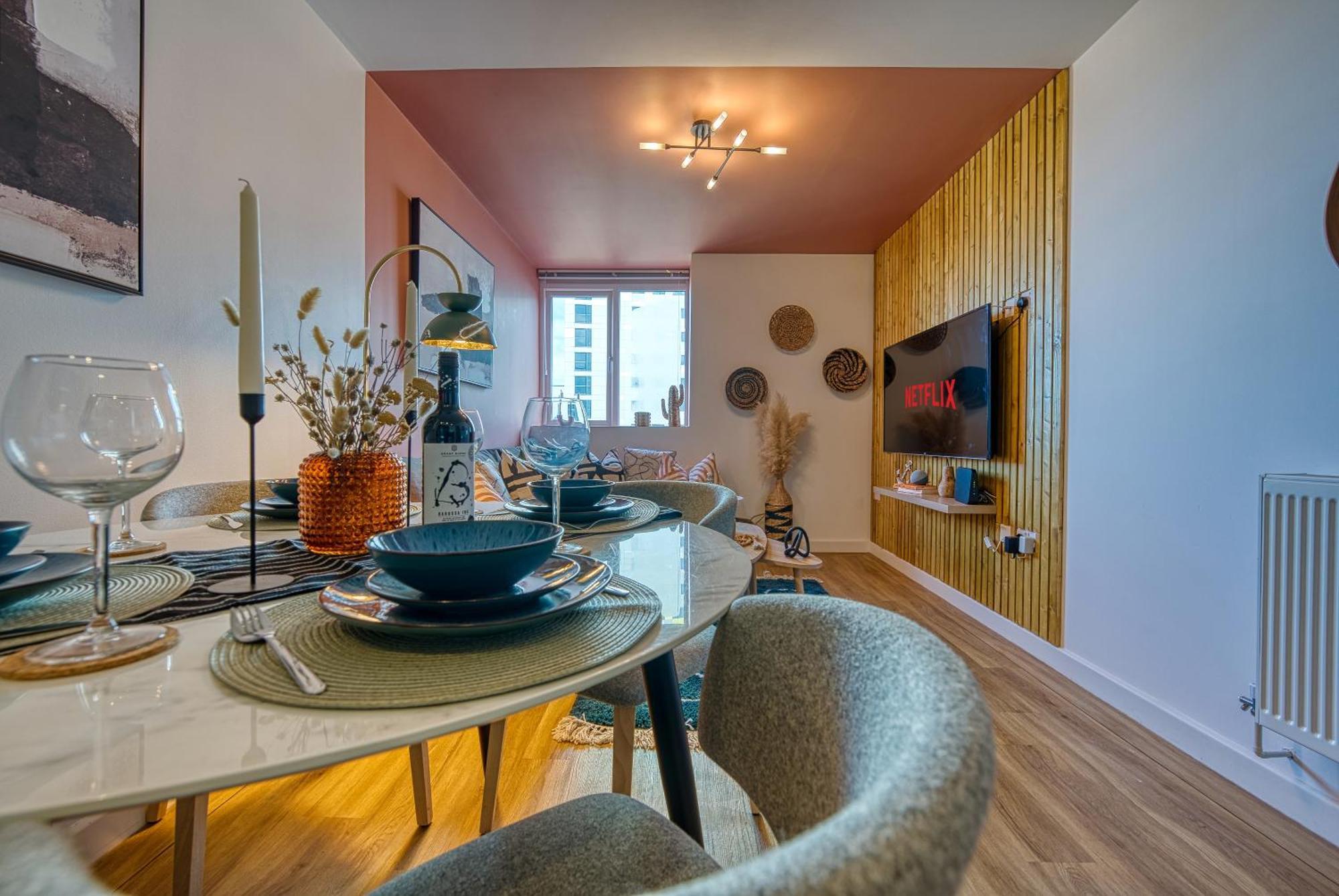 Easter Special Offer!! Cosy 2-Br Stunning City Apartment, Spacious, Sleeps 6, With Onsite Parking - Near Gunwharf Quays & Beach - By Blue Puffin Stays 포츠머스 외부 사진