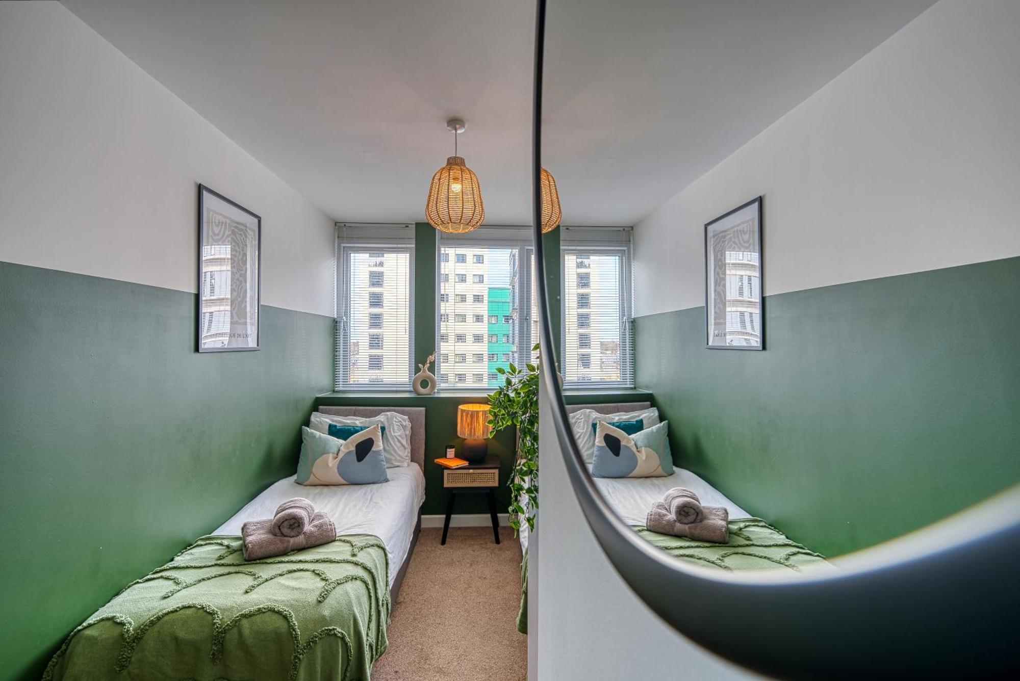 Easter Special Offer!! Cosy 2-Br Stunning City Apartment, Spacious, Sleeps 6, With Onsite Parking - Near Gunwharf Quays & Beach - By Blue Puffin Stays 포츠머스 외부 사진