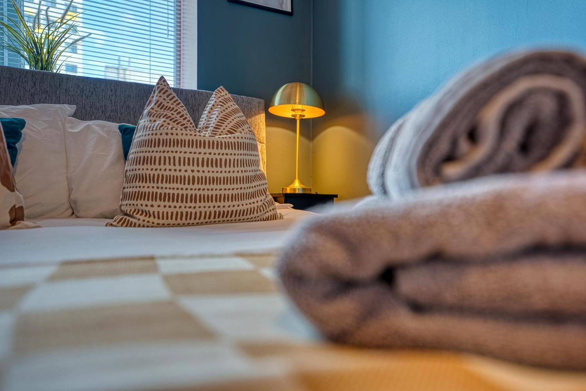 Easter Special Offer!! Cosy 2-Br Stunning City Apartment, Spacious, Sleeps 6, With Onsite Parking - Near Gunwharf Quays & Beach - By Blue Puffin Stays 포츠머스 외부 사진